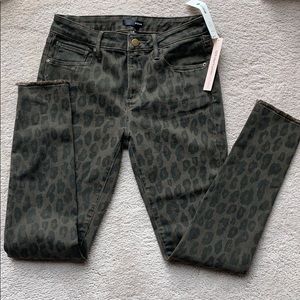 NWT Aqua dark camo leopard skinny jeans.